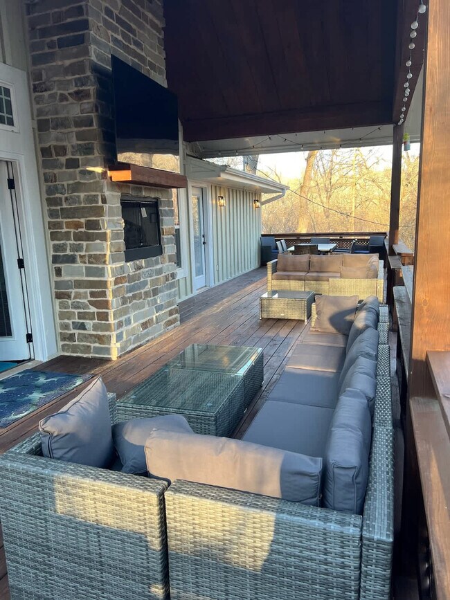 Building Photo - 1906 Almand Dr