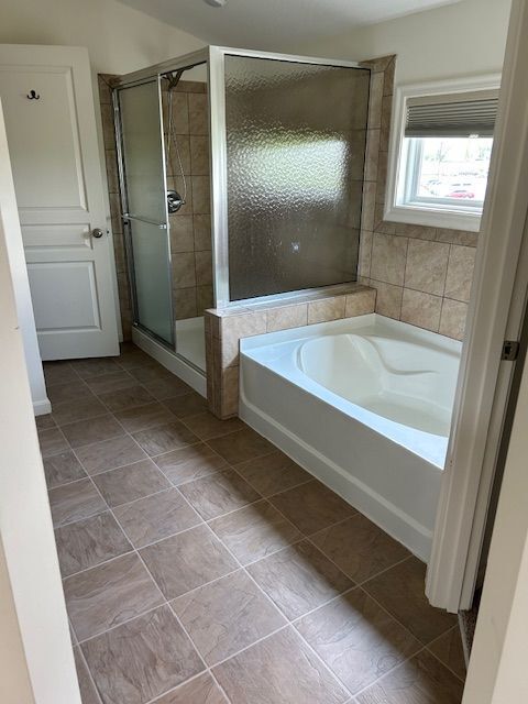 Building Photo - Massive, Newer 4 Bedroom Home in Pool Comm...