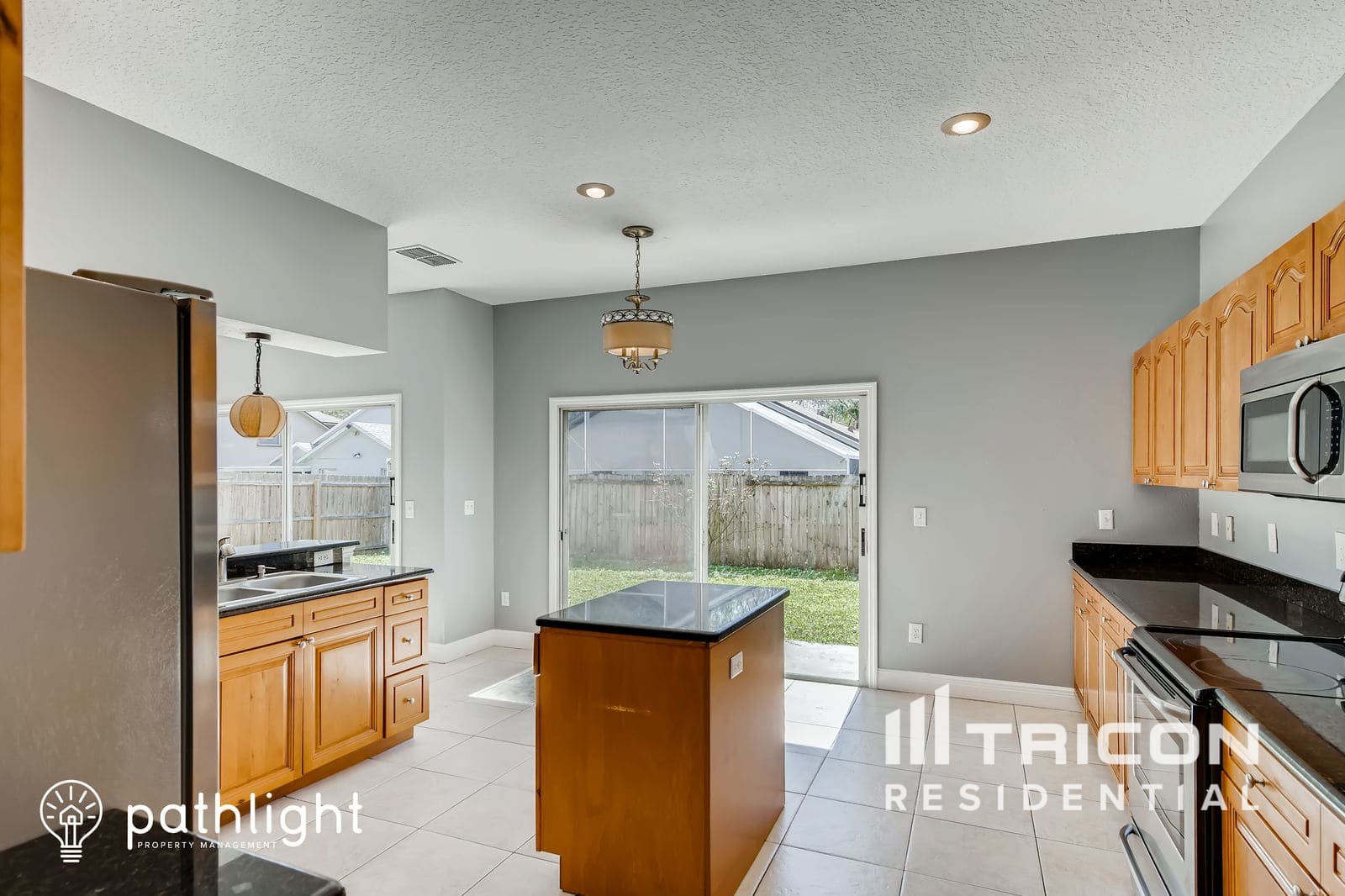 Building Photo - 102 Knights Hollow Dr