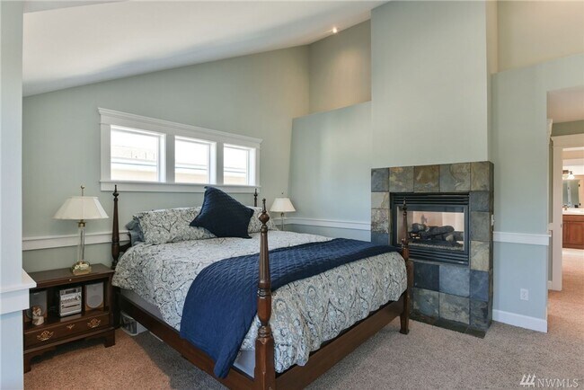 Building Photo - Stunning 3 Bed 2.5 Bath Home in Fremont