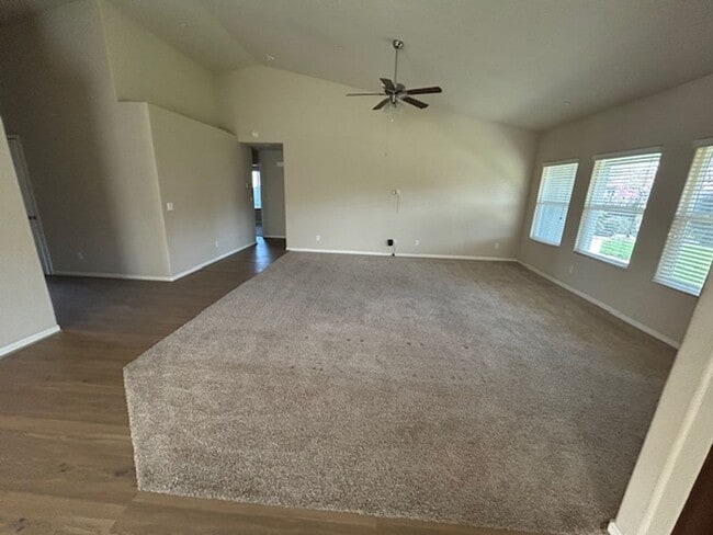 Building Photo - Beautiful & Spacious home!