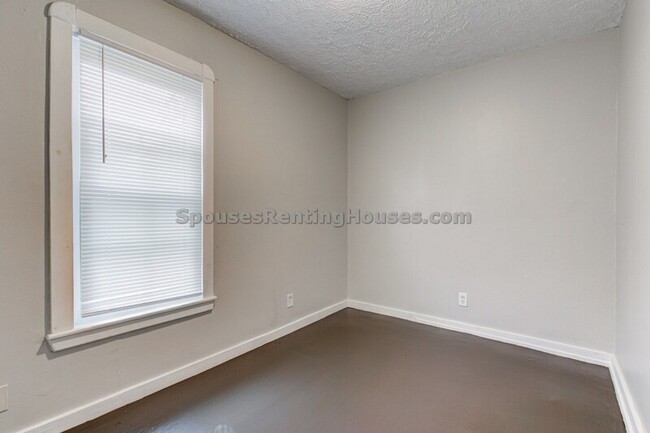 Building Photo - 510 N Beville Ave