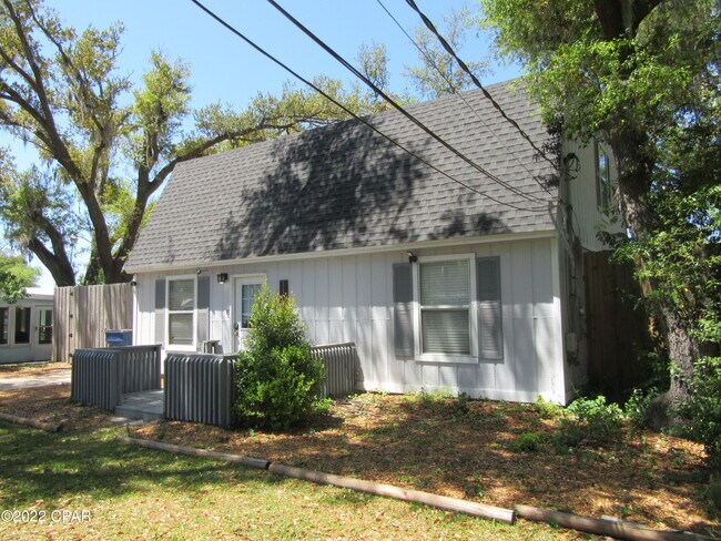 Building Photo - 1113 Arthur Ave