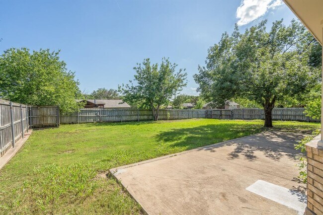 Building Photo - 2500 Quail Ridge Dr