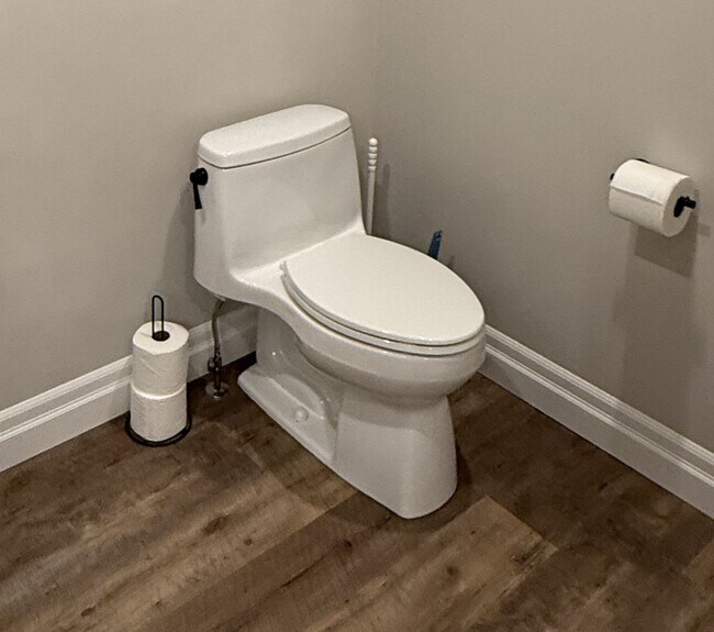 Building Photo - POULSBO - BEAUTIFUL AND BRANDNEW 1 BED 1 BATH