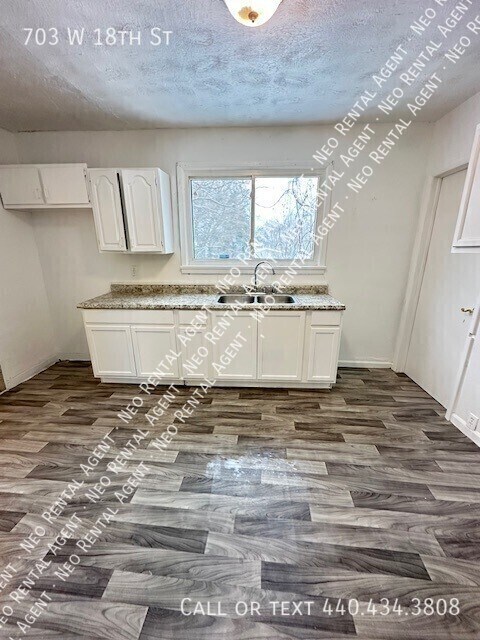 Building Photo - 703 W 18th St