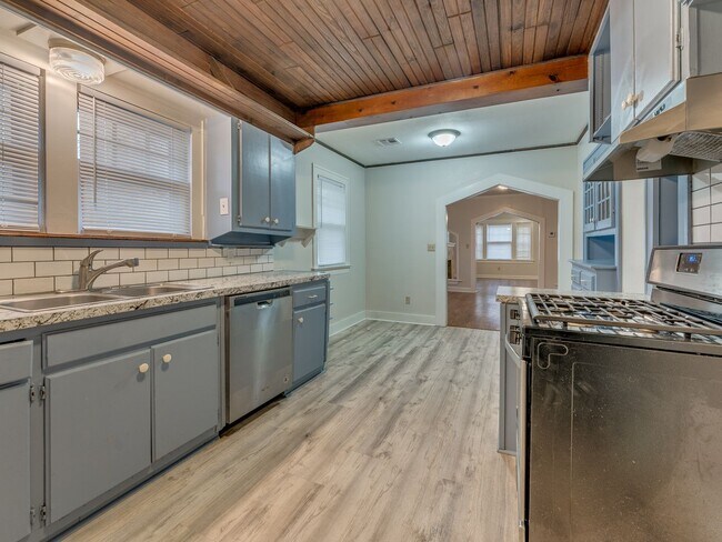 Building Photo - 3 Bedroom 2 Bath home in Shawnee!