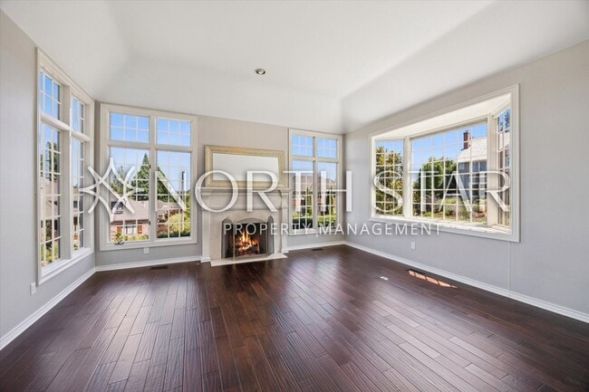 Building Photo - 2055 Ridge Pointe Dr