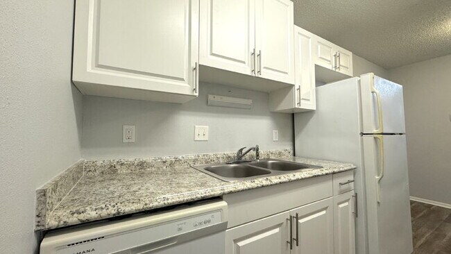 Building Photo - 1600 Big Tree Rd