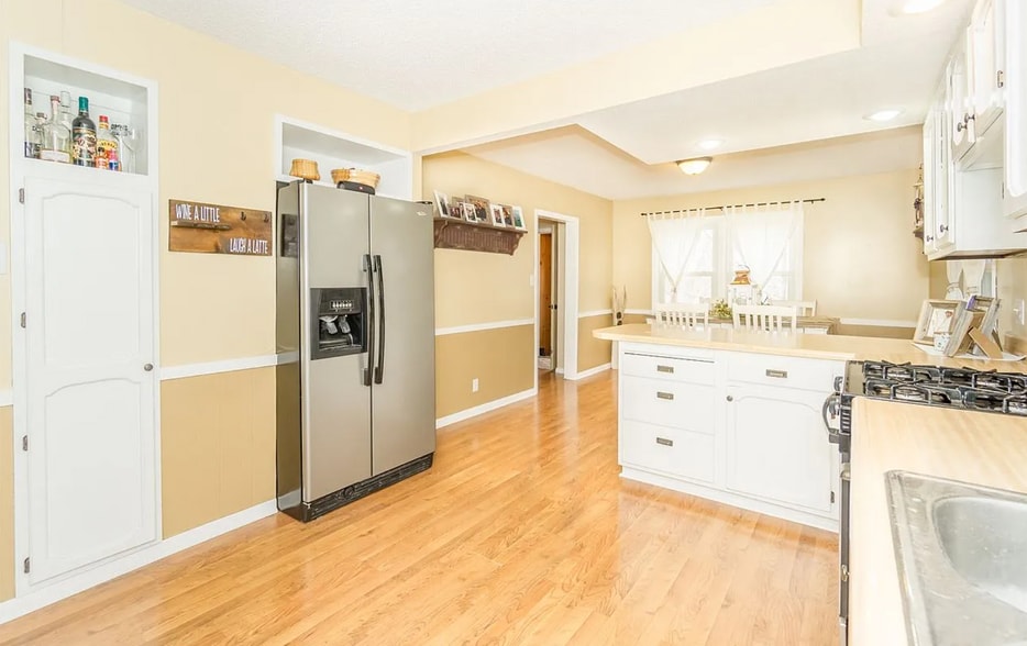 Kitchen - 108 5th St NE