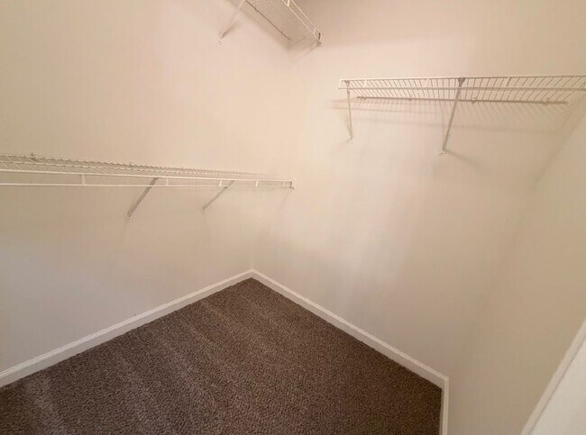 Building Photo - 3 bed, 3 bath with a bonus area over 2,000 Sq/ft in Cordova