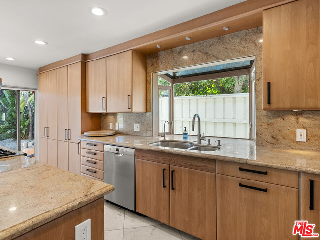 Building Photo - 9606 Arby Dr