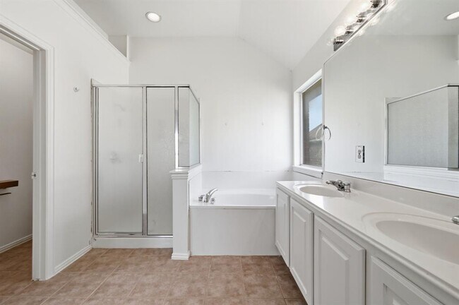 Building Photo - 1665 Amberwood Loop
