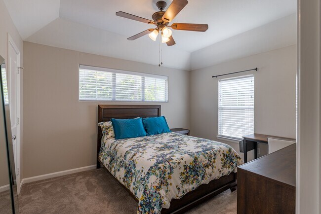 Building Photo - 5208 Petty St