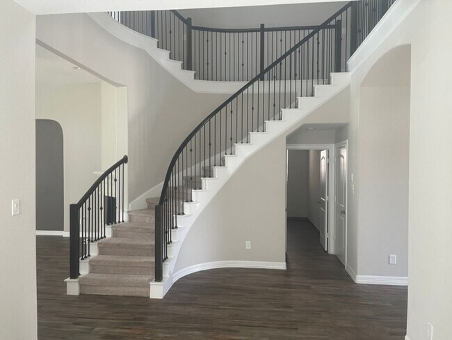 Building Photo - Gorgeous 4-bedroom home!