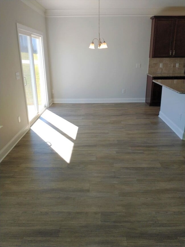 Building Photo - Beautiful Home in Gardner!  4 bedroom 3 fu...