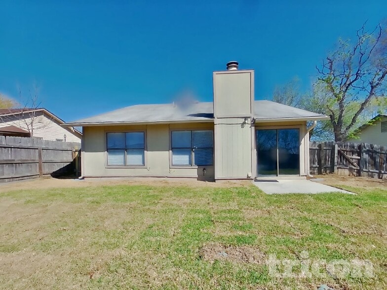 Building Photo - 10526 Kinderhook Dr