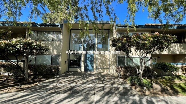 Building Photo - Concord Beautiful remodeled 1 bedroom 1 bath condo! Central location