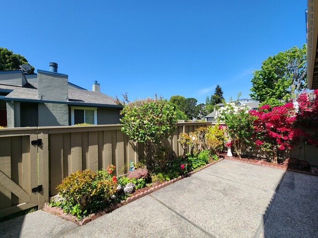 Building Photo - Spacious 4 bedroom in Foster City