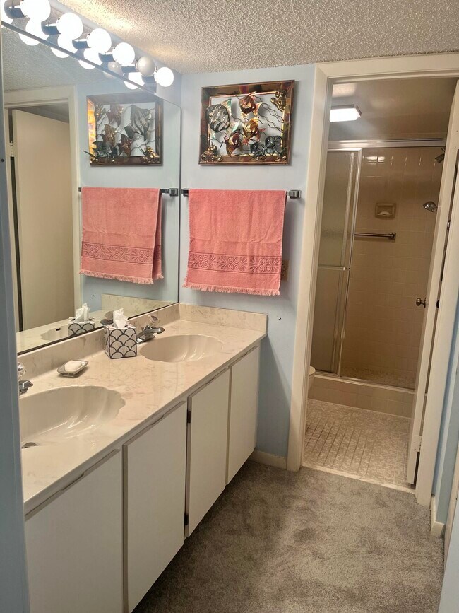 Building Photo - 7831 Willow Spring Dr