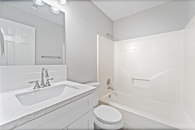 Building Photo - 17043 Macleish Dr