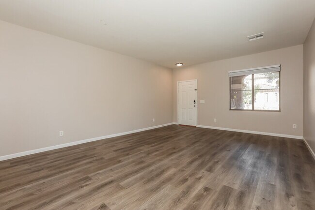 Building Photo - 4515 E Oxford Ln