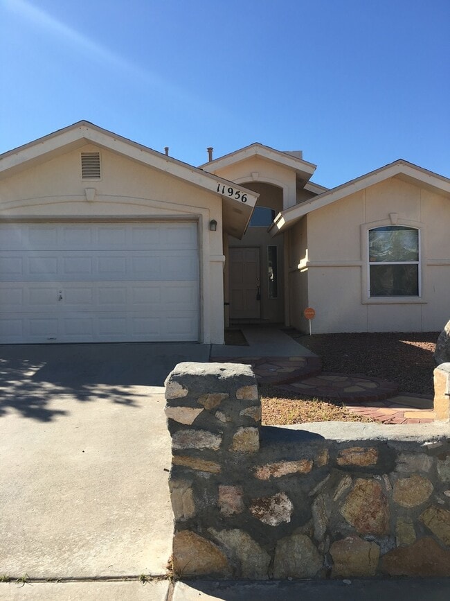 Building Photo - Beautiful house near Loop 375 and Edgemere