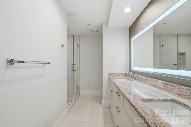 Building Photo - 701 Royal Ct