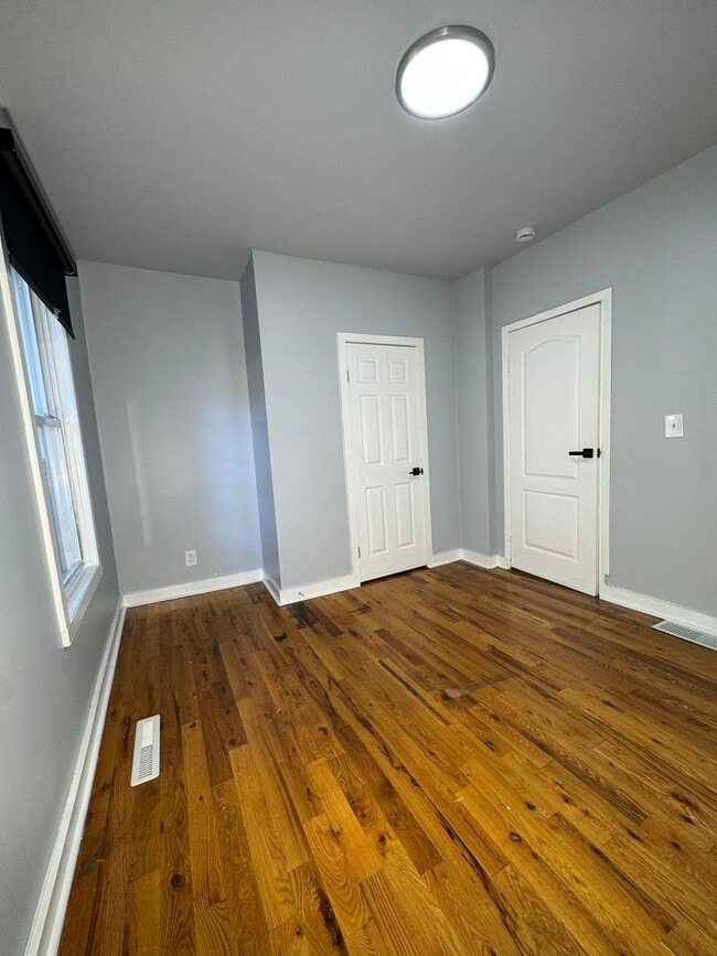 Building Photo - 411 Blatchley Ave