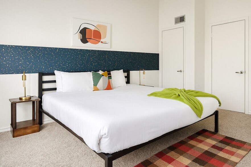 Building Photo - 1040 Clayton Ln