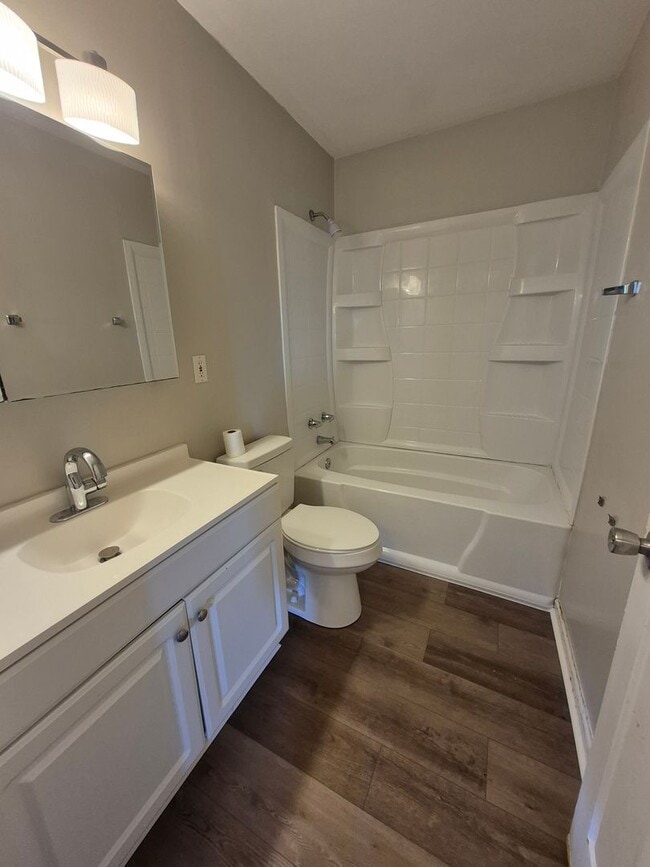 Building Photo - Cozy 4 Bedroom Kettering Home