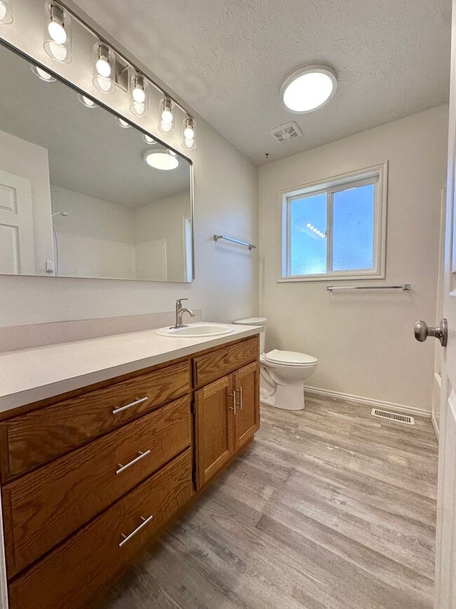 Building Photo - Cute Home For Rent In Rexburg