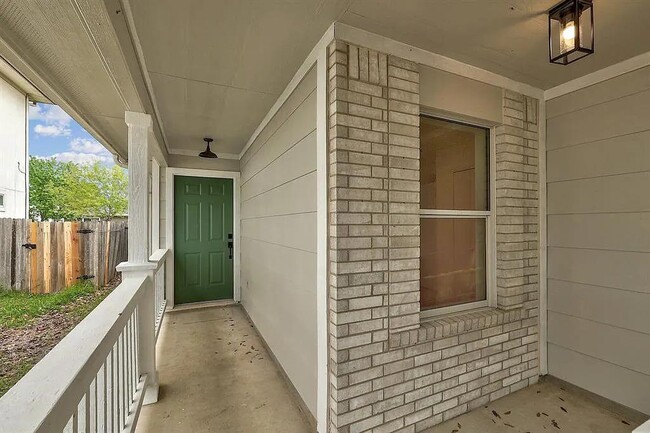 Building Photo - 16816 Jaron Dr