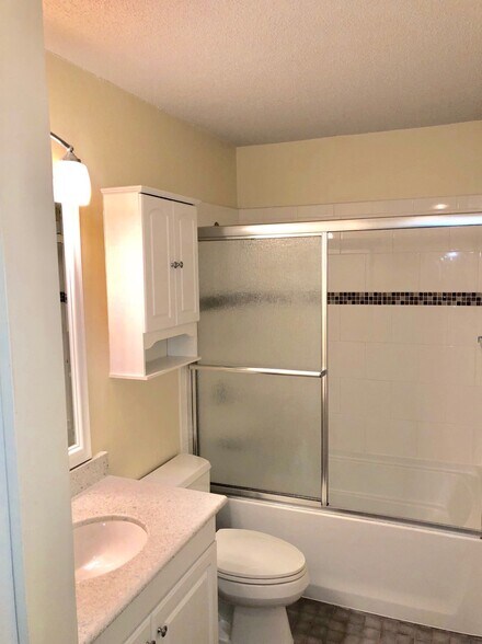 Tiled tub - 1660 N Prospect Ave