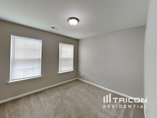 Building Photo - 106 Newport Dr