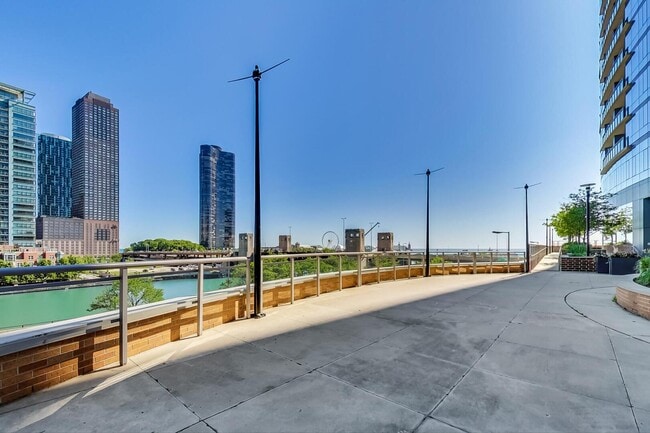 Building Photo - 420 E Waterside Dr