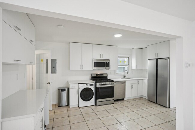 Building Photo - 342 Ogden Ave.