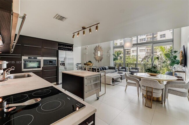 Building Photo - 6000 Collins Ave