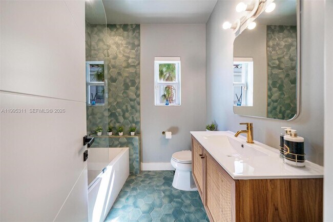 Building Photo - 696 NE 67th St