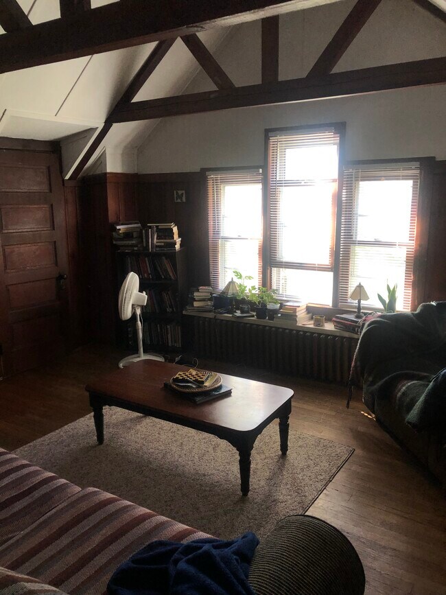 1 bedroom-loft living room cont - 509 E Buffalo St