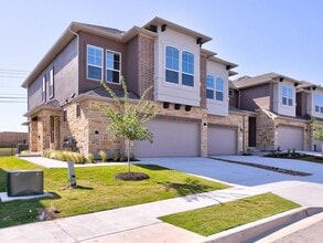 Building Photo - 421 Epiphany Ln