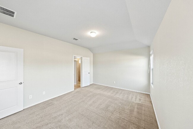 Building Photo - 3-Bed, 2-Bath Sanctuary Where Comfort Meets Charm