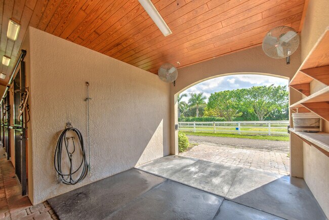 Building Photo - 14911 Equestrian Way