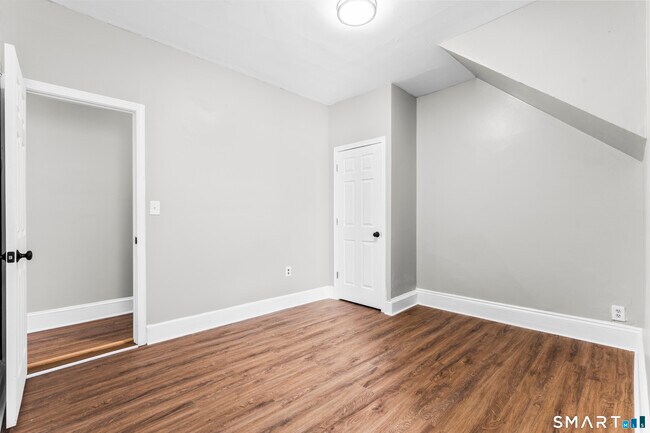 Building Photo - 394 Gregory St