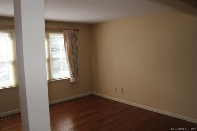 Building Photo - 127 Springbrook Dr