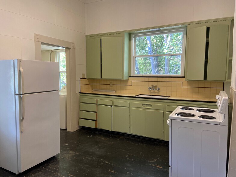 Kitchen - view2 - 2104 Castro St