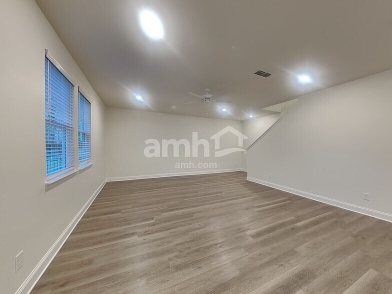 Building Photo - 830 Jubilation St