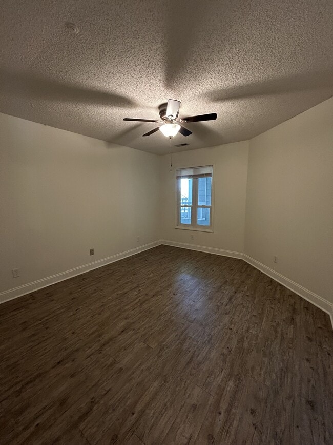 Building Photo - 104 Breezewood Dr
