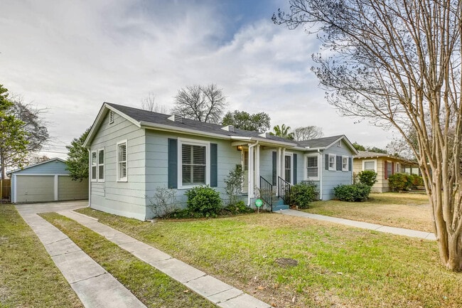 Building Photo - Charming 2 BR / 1 Bath in highly desirable Terrell Heights of San Antonio!