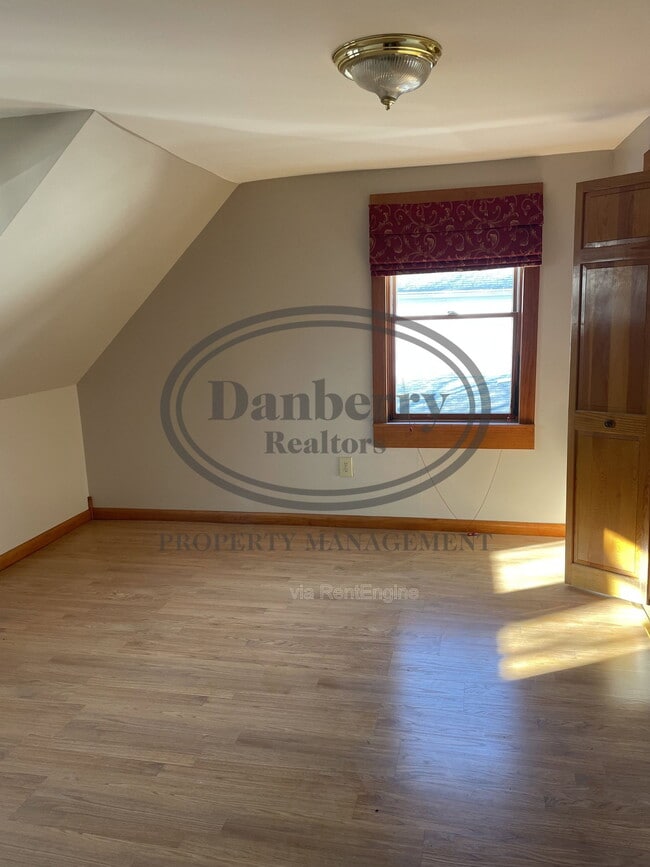 Building Photo - 606 South St